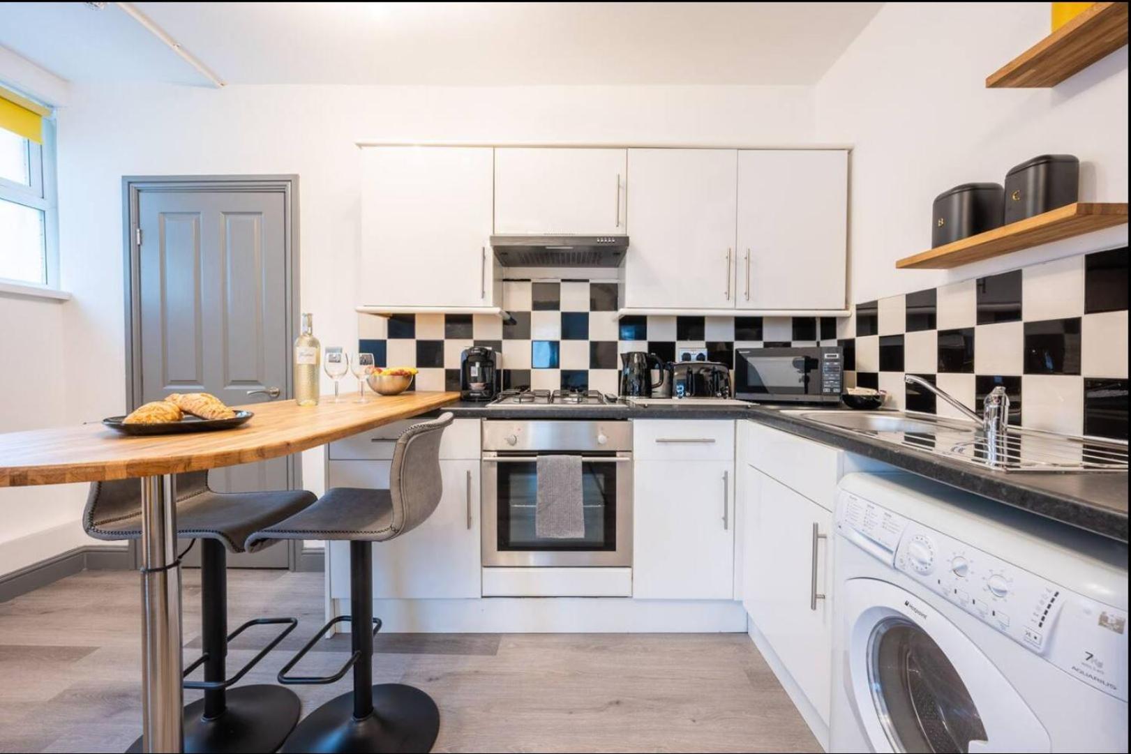Stunning One Bedroom Apartments Near Shops & Central Cardiff Ngoại thất bức ảnh