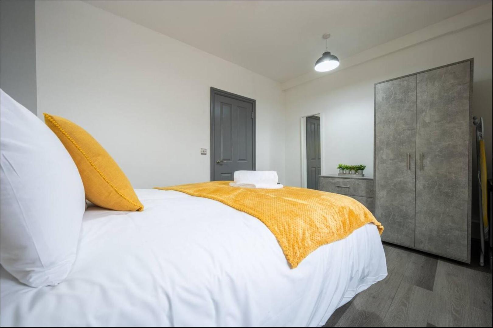 Stunning One Bedroom Apartments Near Shops & Central Cardiff Ngoại thất bức ảnh
