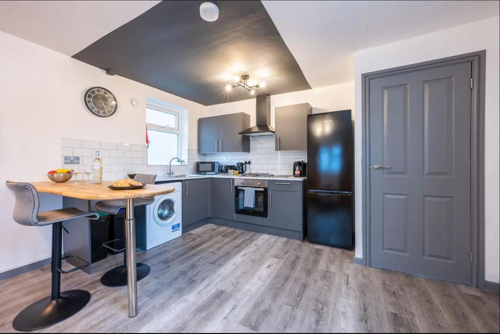 Stunning One Bedroom Apartments Near Shops & Central Cardiff Ngoại thất bức ảnh
